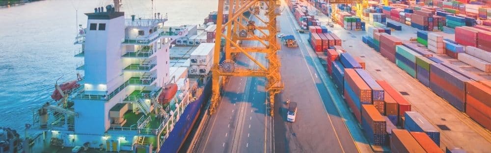 中港运输是选择自行运输还是找第三方公司？